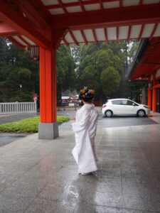 神前結婚式のため、挙式前に紋付羽織袴のお支度, 地毛結いの文金高島田の日本髪を結い, 白無垢のお着付けをいたしました