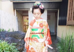 愛知県名古屋市の美容院, 美容室, ヘアサロン.結髪師による地毛結いの日本髪や, 上級着付師による着付けのお支度をしております