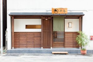愛知県名古屋市の美容院, 美容室, ヘアサロン.結髪師による地毛結いの日本髪や, 上級着付師による着付けのお支度をしております