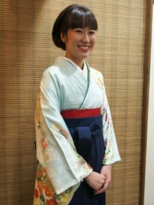 卒業式のためにヘアセットとメイク, 振袖に袴の着付けのお支度をいたしました