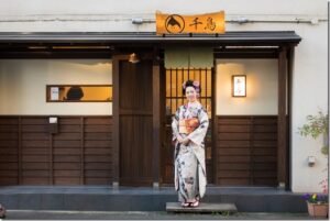 2019年成人式で結綿の日本髪と, 辻が花の振袖の着付けのお支度をしました