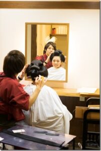 2019年成人式で結綿の日本髪を結い上げている途中の様子です