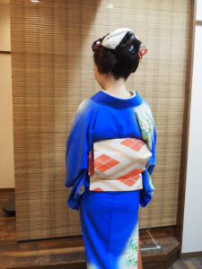 割り鹿の子の地毛結いの日本髪です