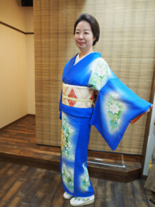 割が鹿の子から一転, 和髪のヘアセットで着物に似合うまとめ髪のヘアスタイルができました