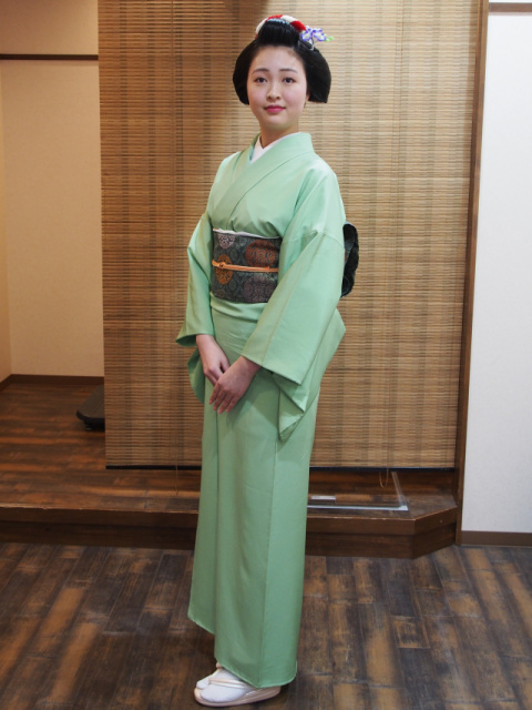 京舞妓の髪型, おふくの他, 神前結婚式で地毛結いの文金高島田の日本髪や打掛（白無垢,色打掛）の着付けのお支度をしております