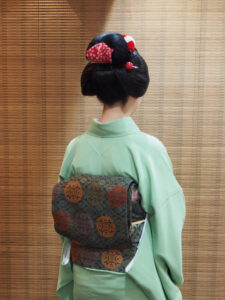 京舞妓の髪型, おふくの他, 神前結婚式で地毛結いの文金高島田の日本髪や打掛（白無垢,色打掛）の着付けのお支度をしております