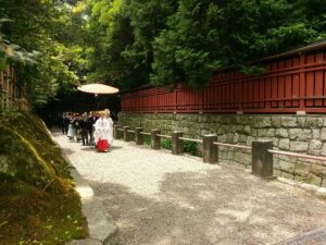 神前結婚式のため、挙式前に紋付羽織袴のお支度, 地毛結いの文金高島田の日本髪を結い, 白無垢のお着付けをいたしました