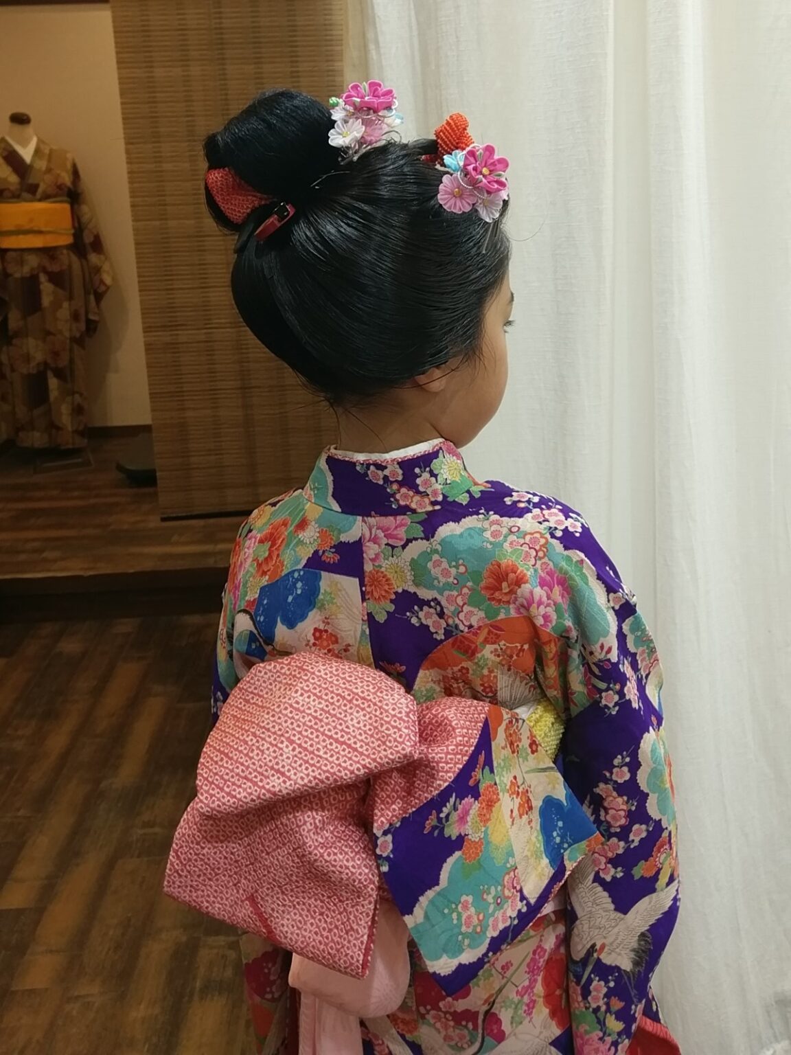桃割れの日本髪で迎えた7歳の七五三 | ヘアーサロン千鳥