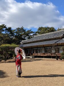 六華苑で, 結綿の日本髪と, 絞り模様の振袖で, 成人式の前撮りのお支度をしました